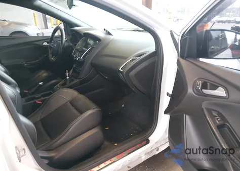 2018 Ford Focus St z USA, uszkodzony, nr VIN 1FADP3L97JL283009